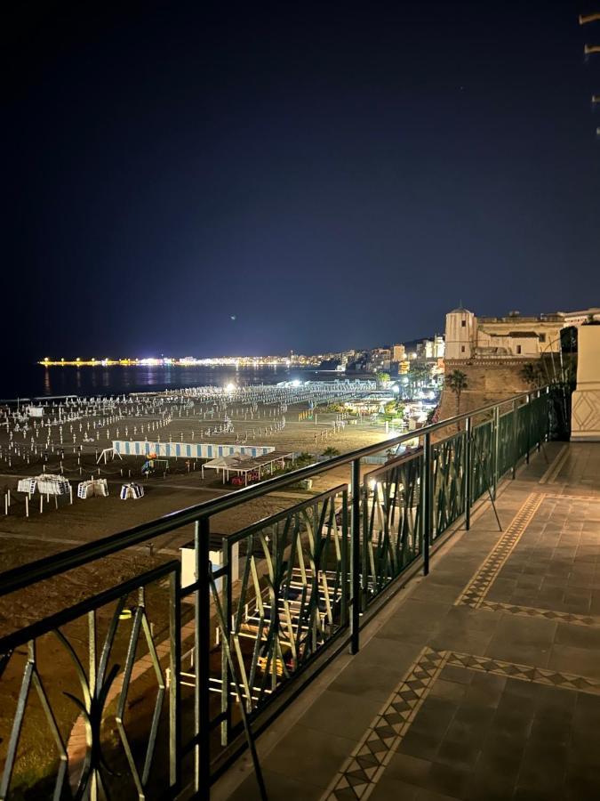 Newhouse Victoria - Sea View Apartment เน็ตตูโน ภายนอก รูปภาพ